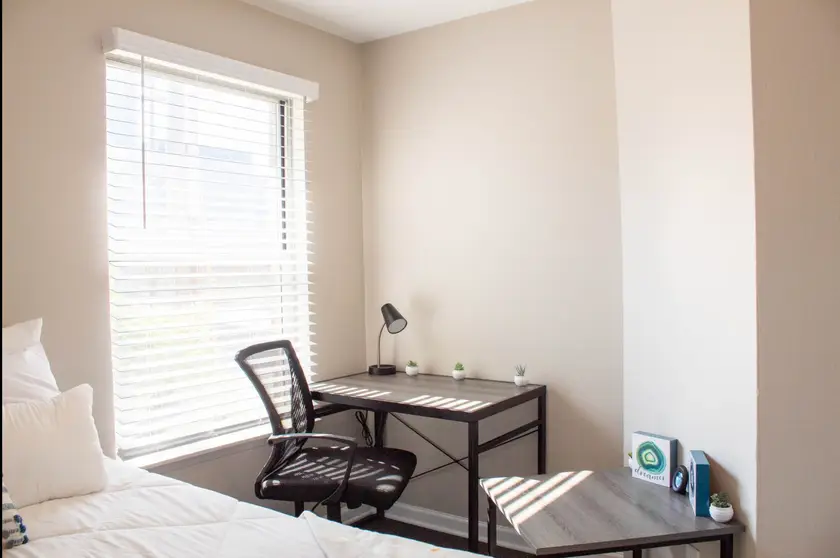 Room photo, 48 E John St, Champaign, IL 61820