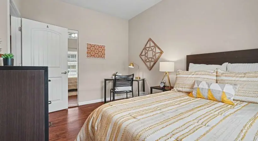 Room photo, 51 E John St, Champaign, IL 61820
