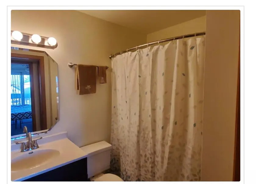 Private room at 705 S 1st St, Champaign, IL 61820, photo 4 of 6