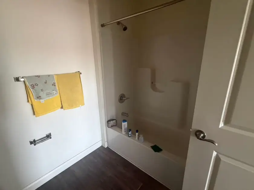 Room photo, 501 E University Ave, Champaign, IL 61820