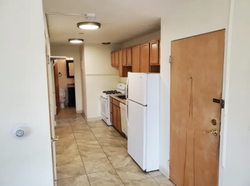 Room photo, 706 S 1st St