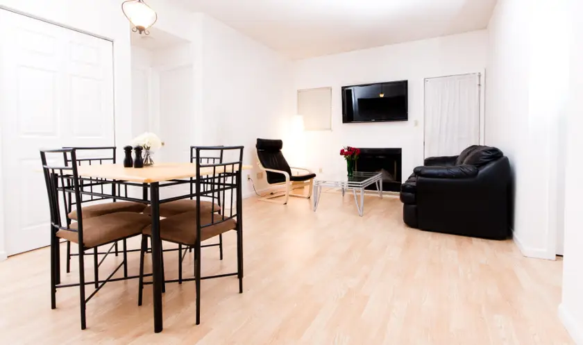 Room photo, 502 W Green St, Urbana, IL 61801